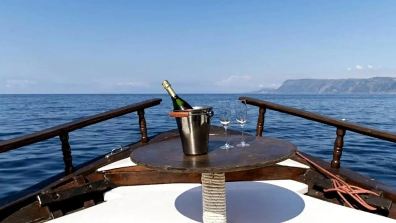 Limoni Sul Mare Bed & Breakfast Torre Faro 2*,  Italy