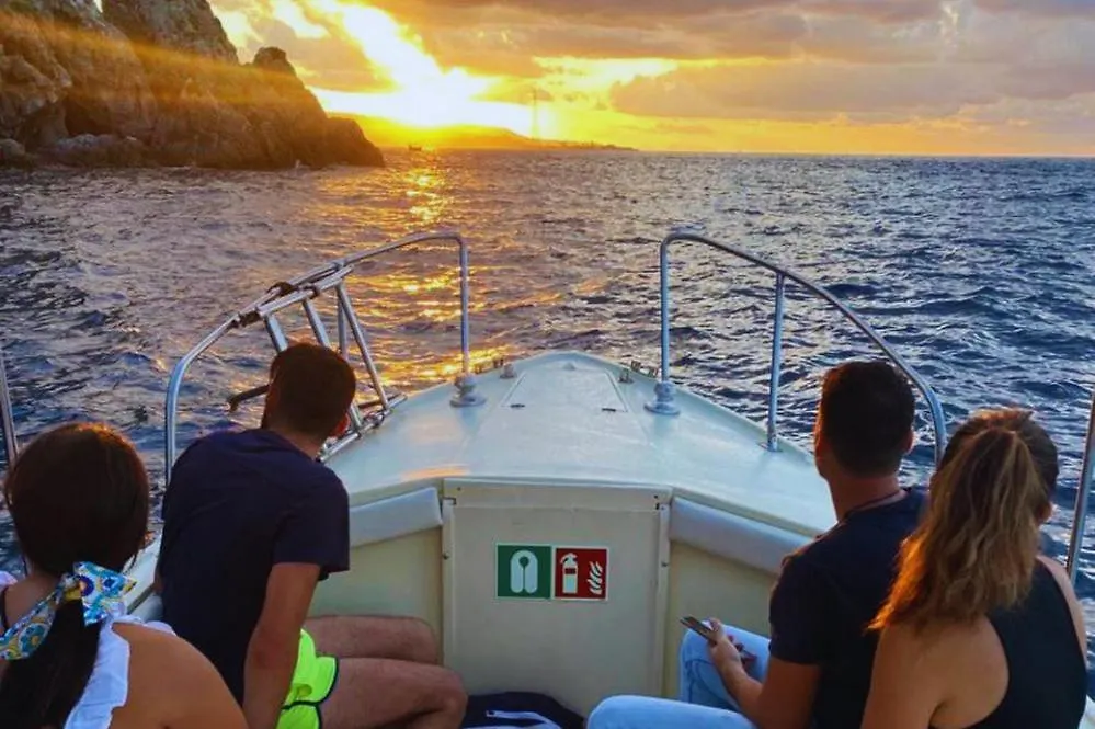 **  Limoni Sul Mare Bed & Breakfast Torre Faro Italy